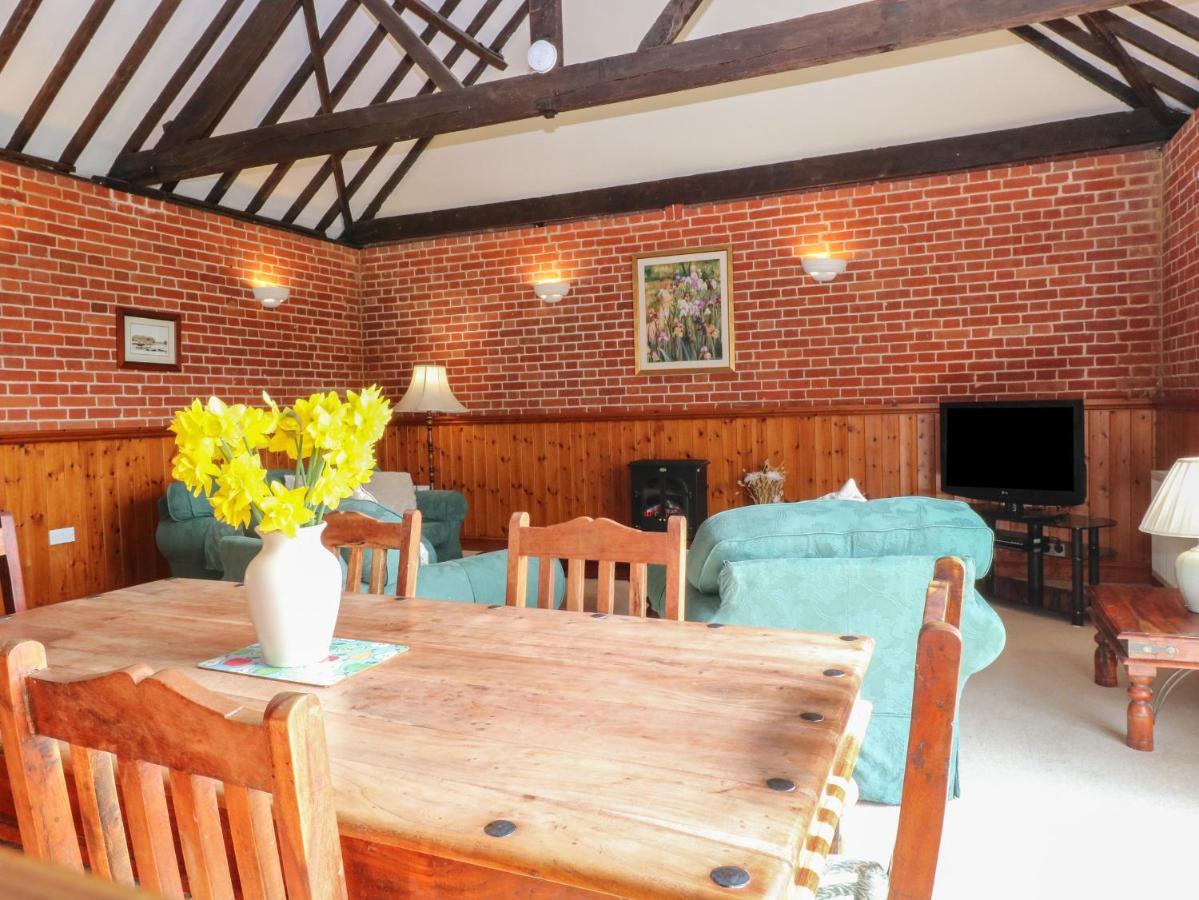 Pear Tree Villa Wood Norton ภายนอก รูปภาพ