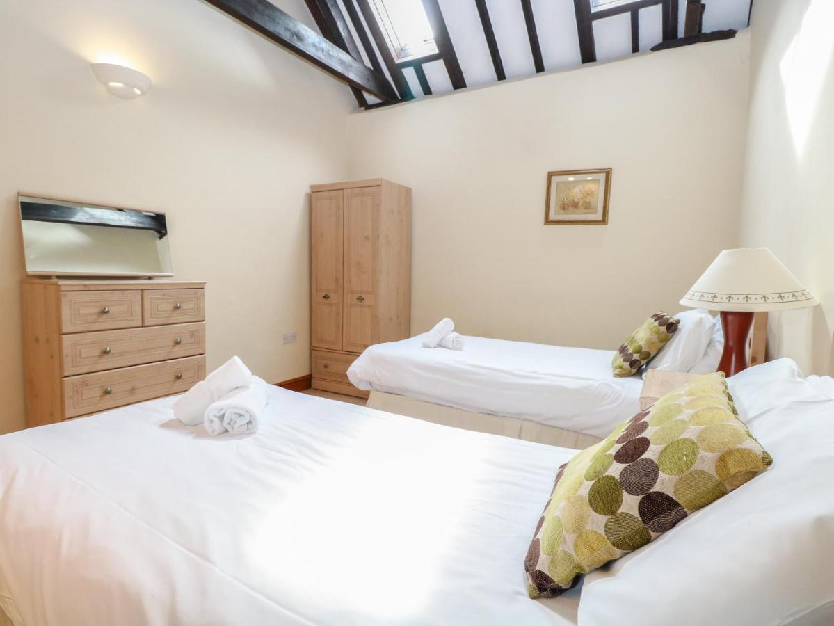 Pear Tree Villa Wood Norton ภายนอก รูปภาพ